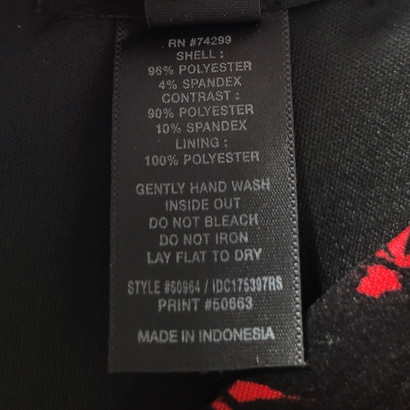 Beautiful red dress - Picture 4 of 4